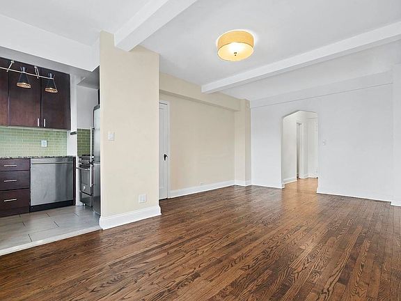 3rd image of 200 E 16th St APT 12G