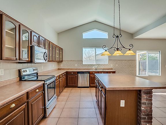 3rd image of 10463 E Diamond Ave