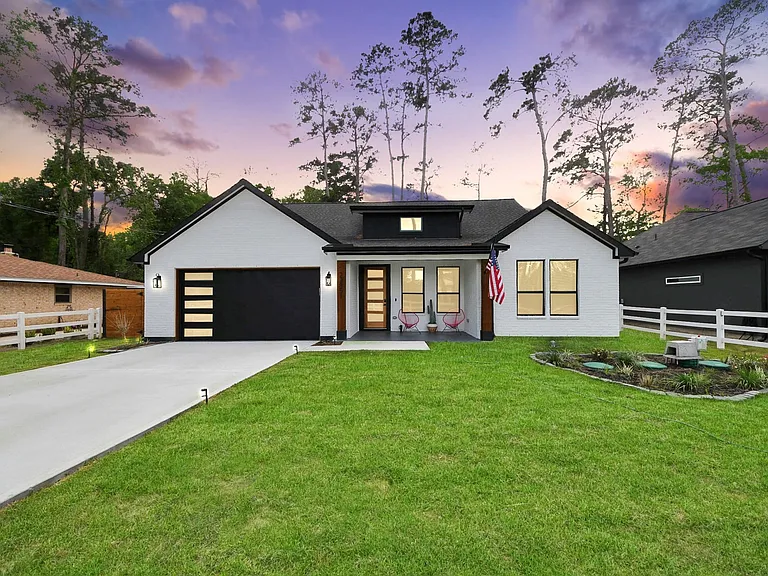 23851 Creekwood Dr — Photo 2