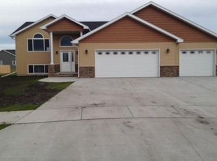 2430 41st Ave S, Grand Forks, ND 58201