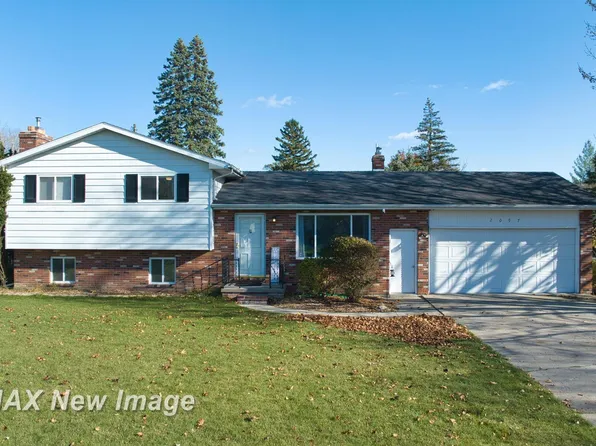 2097 Avalon Cir, Bay City, MI 48708