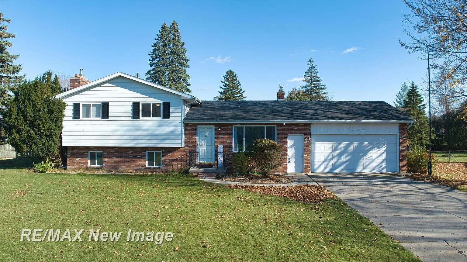 2097 Avalon Cir photo 1