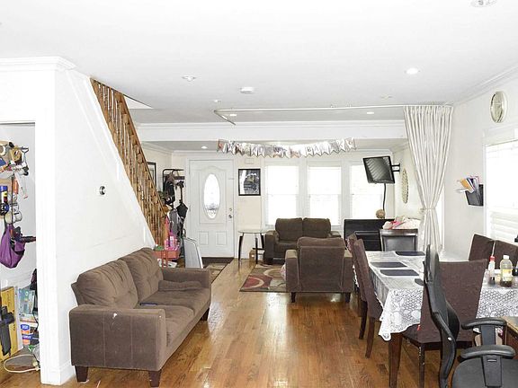 4th image of 8828 183rd St