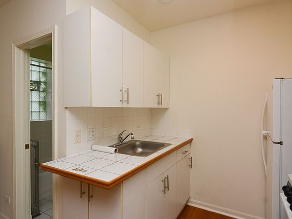 4th image of 4241 N Kenmore Ave Unit 801