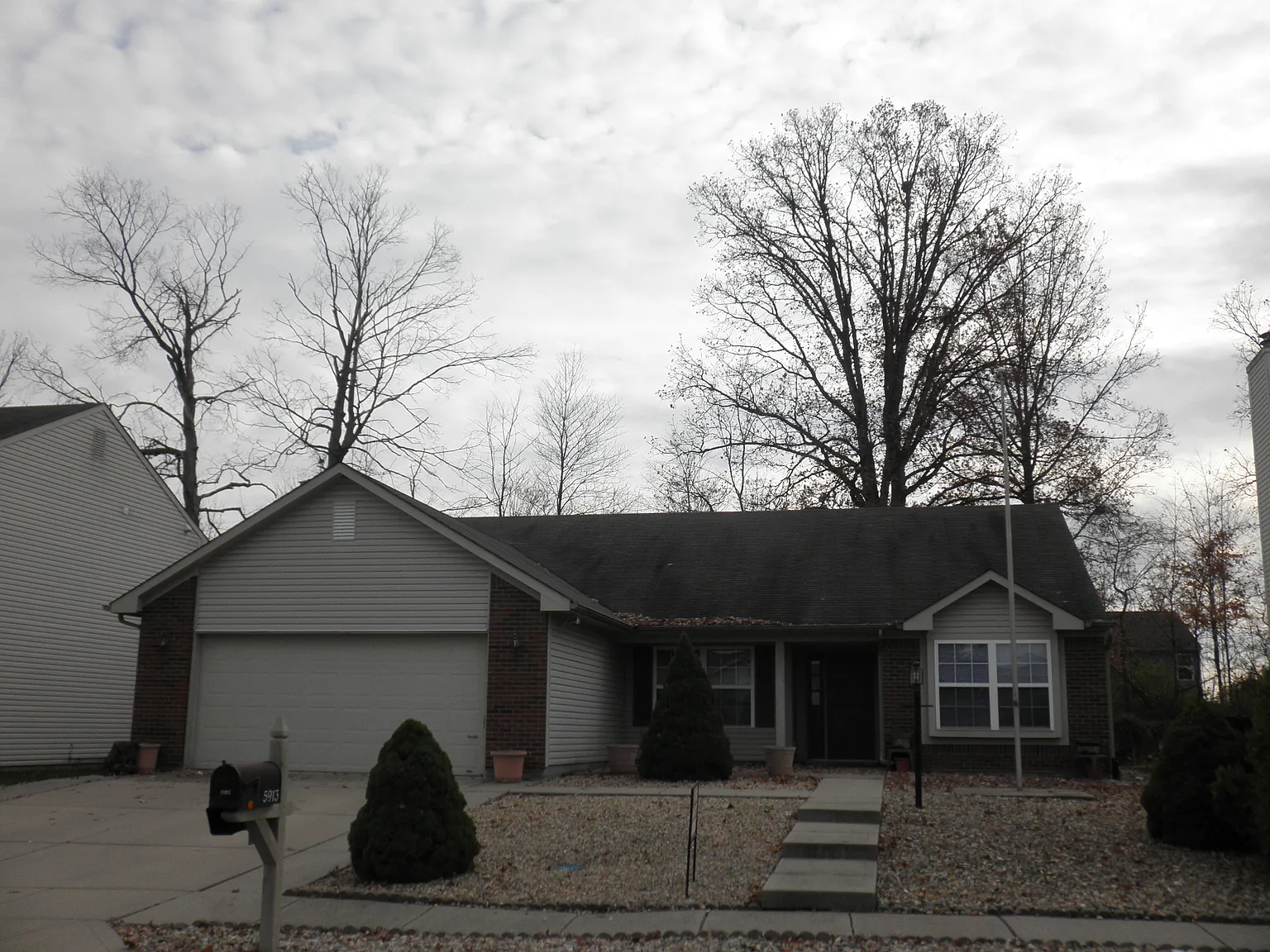 5913 Woodcote Dr photo 1