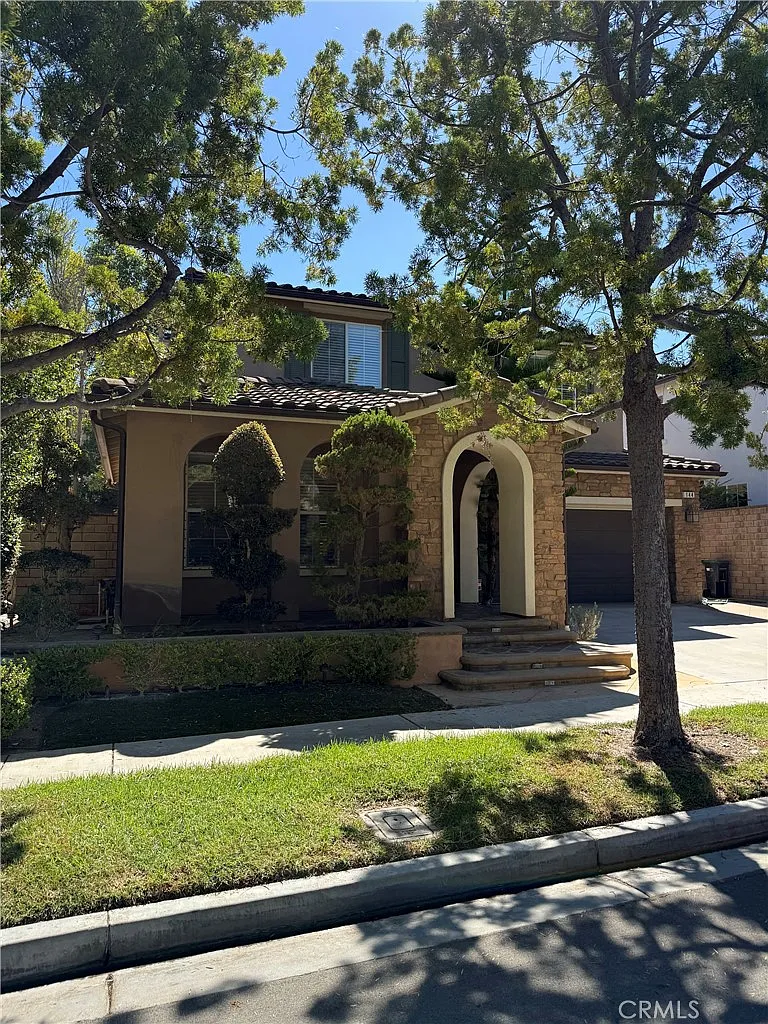 4 bed, 3.5 bath, 2557 sqft, $6,900 — Photo 2