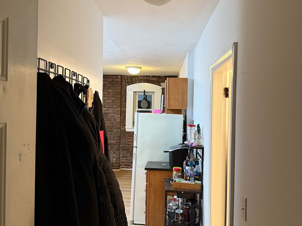 1st image of 28 Fleet St APT A