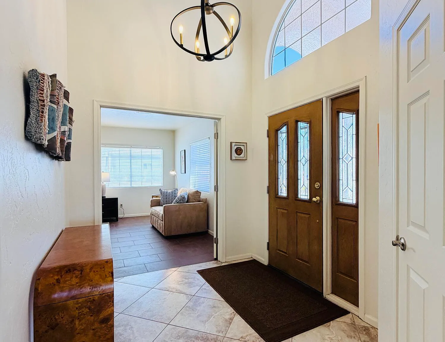 2 bed, 2.0 bath, 1935 sqft, $4,000 — Photo 4