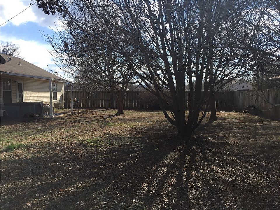 2nd image of 209 N Samuel Pl