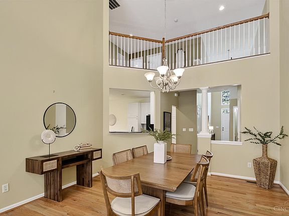 5th image of 143 Fox Hills Ln