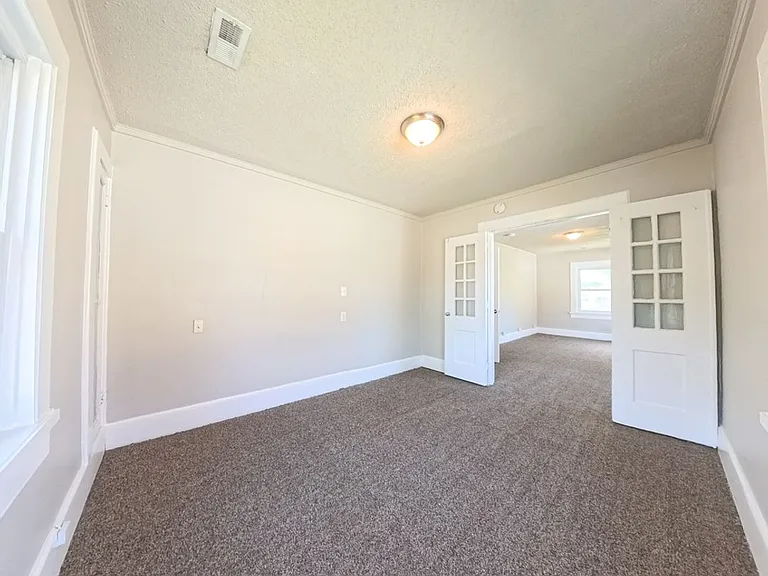3303 University Ave — Photo 14