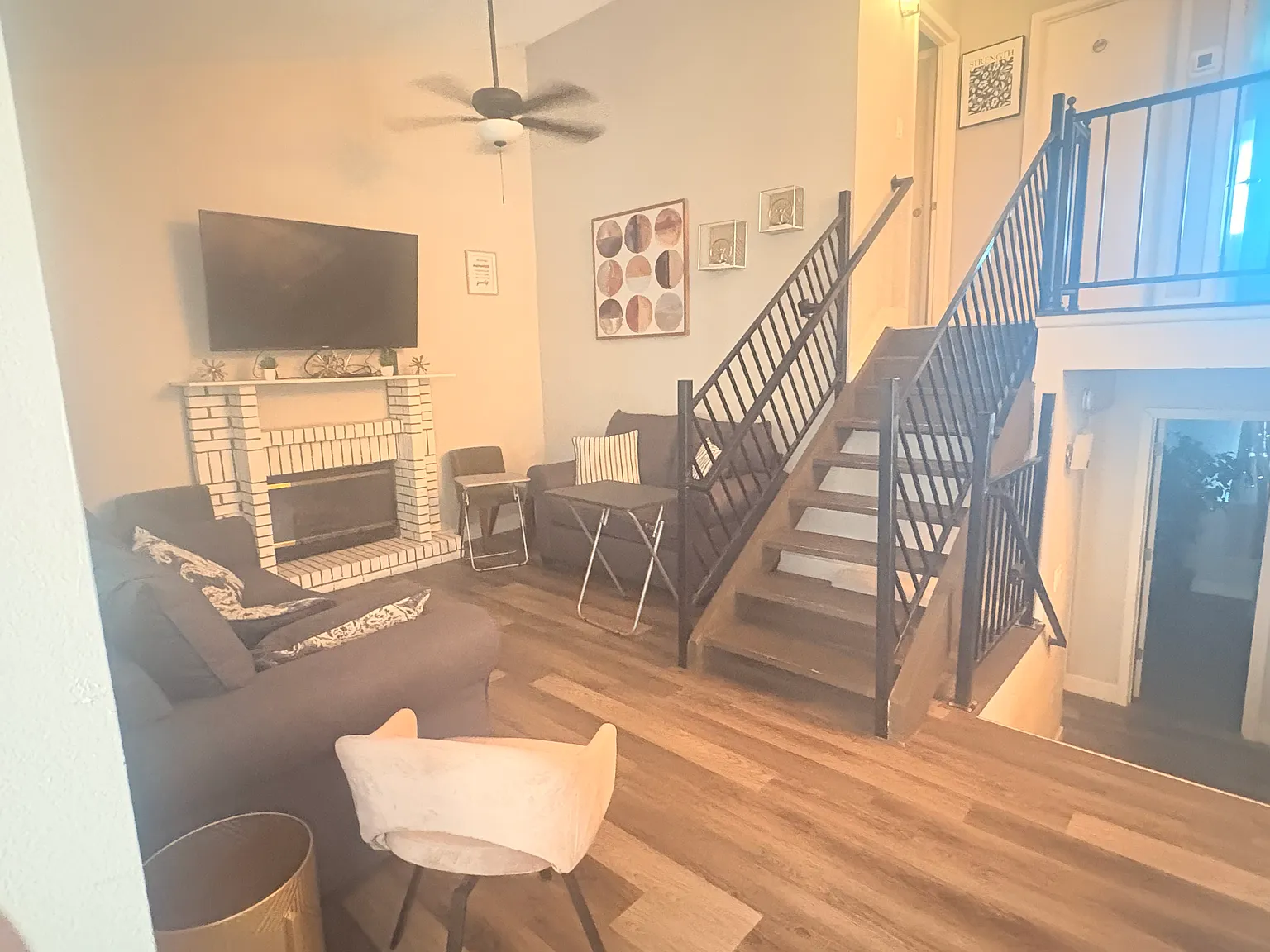 4 bed, 1240 sqft, $2,450 — Photo 2