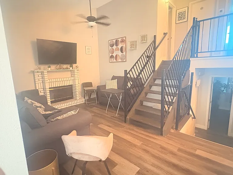 10028 W Sells Dr — Photo 2