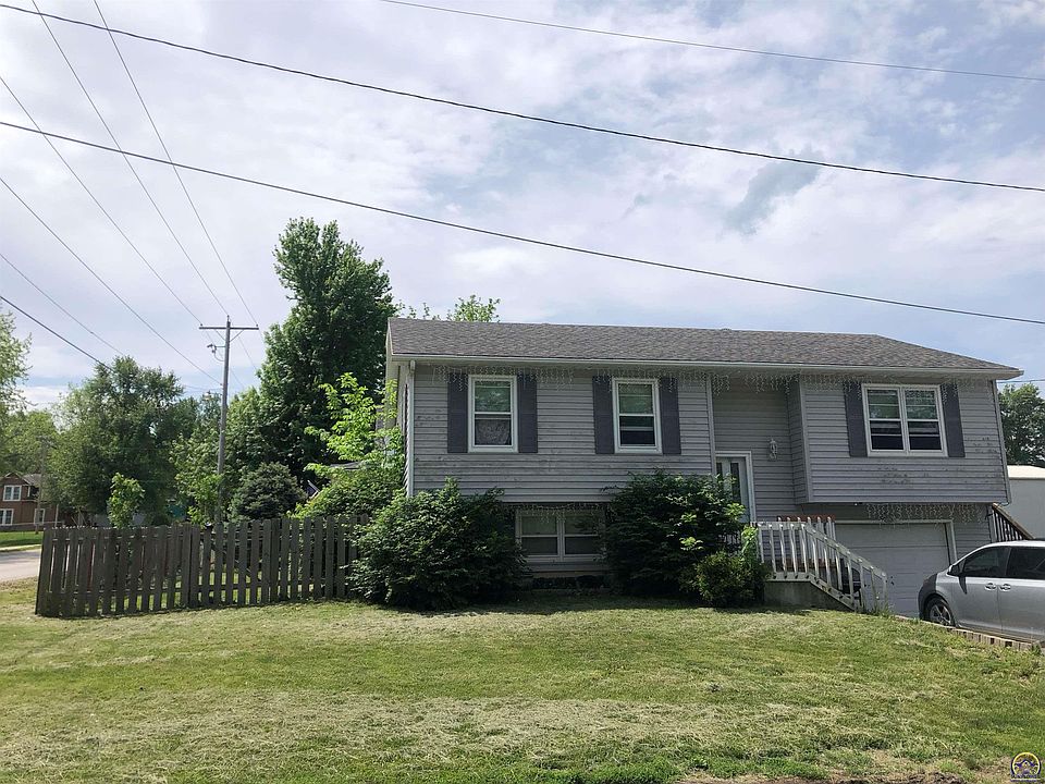 1st image of 704 E 7th St