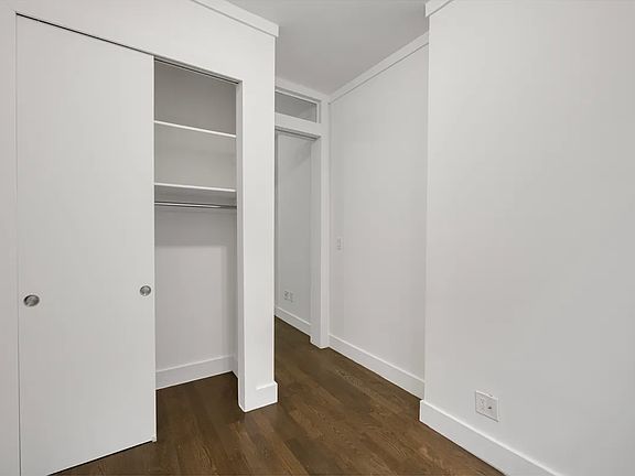 3rd image of 109 Saint Marks Pl APT 4
