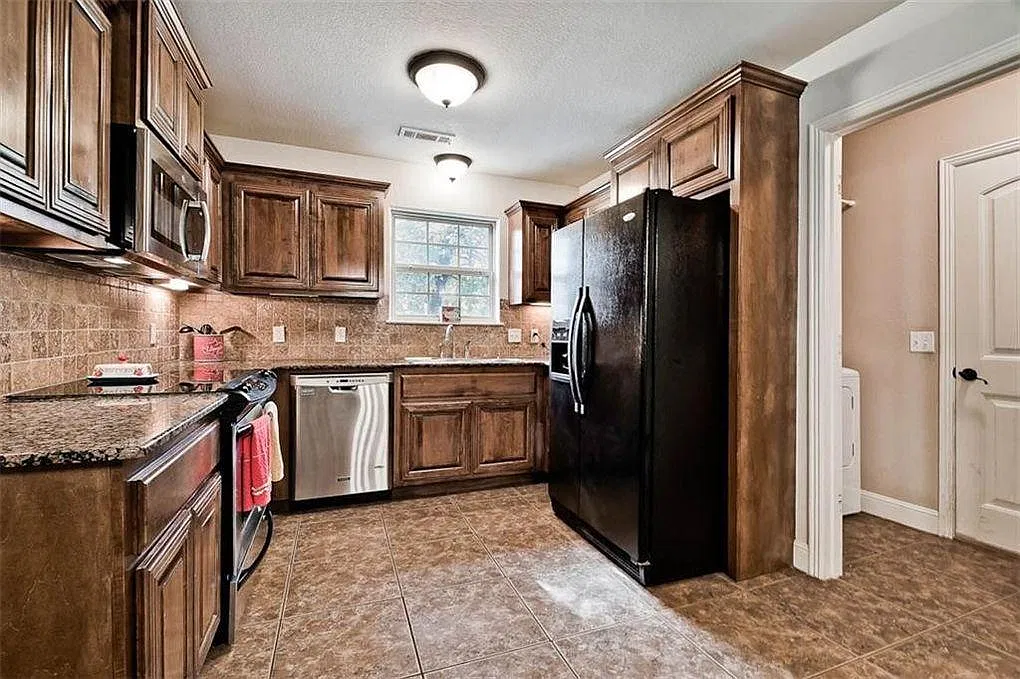 3 bed, 1566 sqft, $1,850 — Photo 2