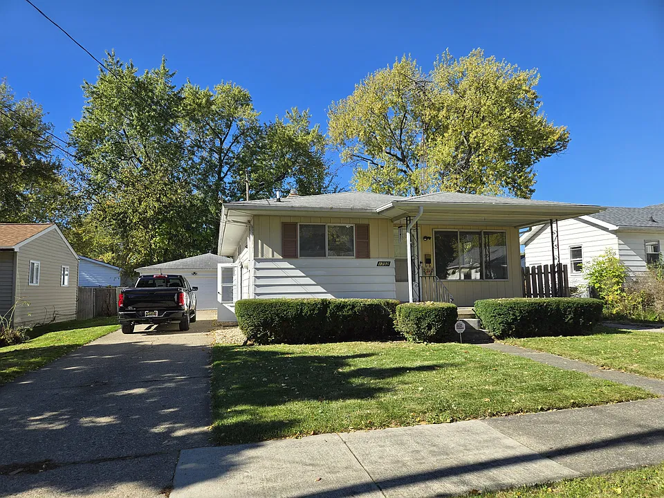 1702 Knapp Ave