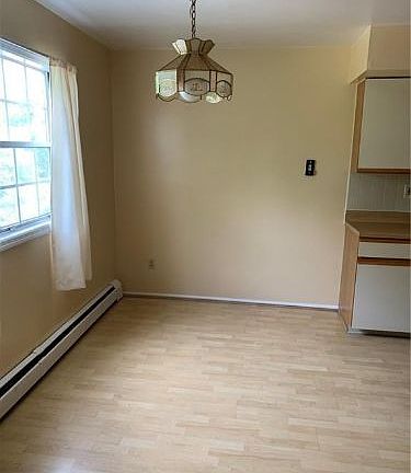 5th image of 75 Brookside Dr W