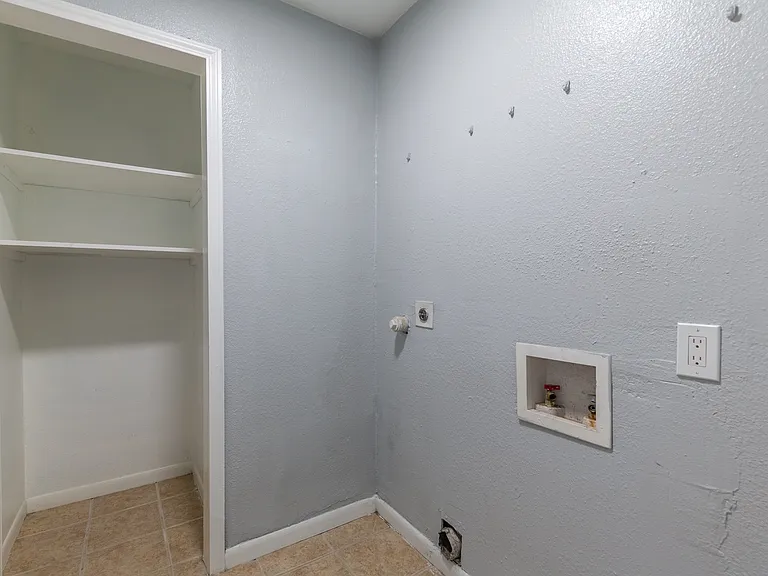 7642 Oak Chase — Photo 18