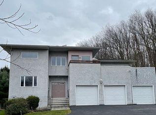 17 Hook Mountain Dr, Annandale, NJ 08801