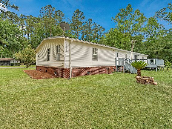 Brick foundation w/firepit