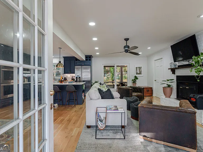 196 Avalon Dr — Photo 14