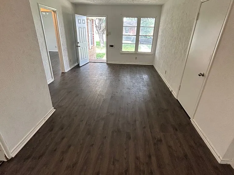 2311 Meadow Ln — Photo 5