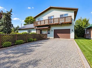11 South St #E, Pincher Creek, AB T0K 1W0