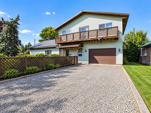 11 South St #E, Pincher Creek, AB T0K 1W0