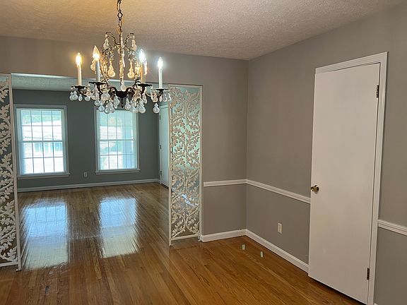 3rd image of 1932 Gardiner Ln APT 4