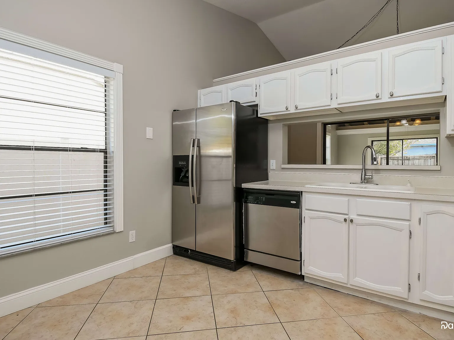 3 bed, 2.0 bath, 1518 sqft, $2,100 — Photo 4