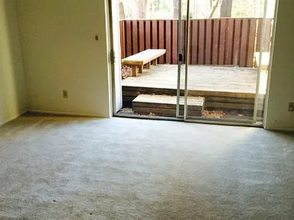 2258 Southgate Sq, Reston, VA 20191