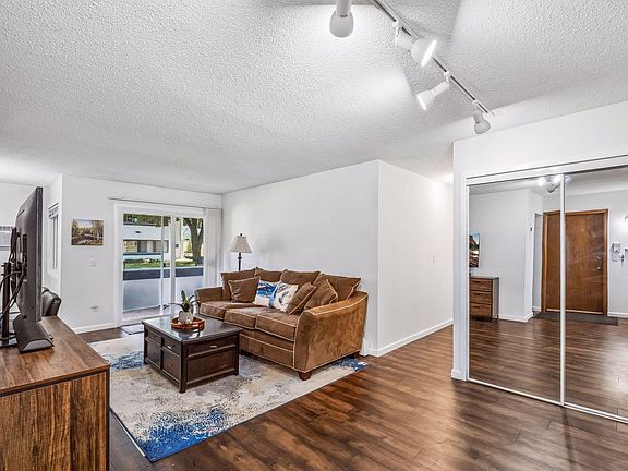 2nd image of 1331 W 82nd St APT A