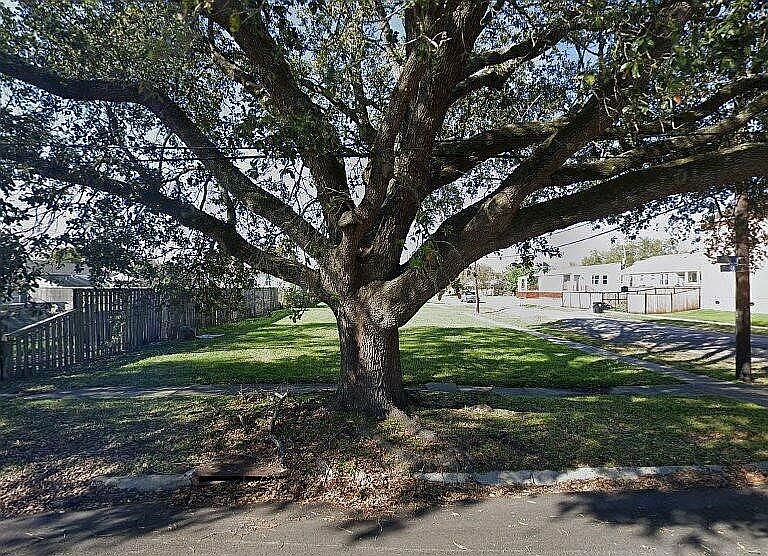 1st image of 1499 Athis St