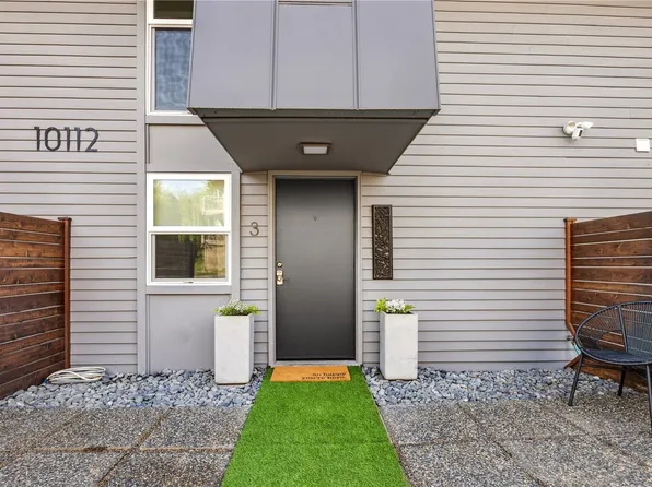10112 NE 68th Street #3, Kirkland, WA 98033