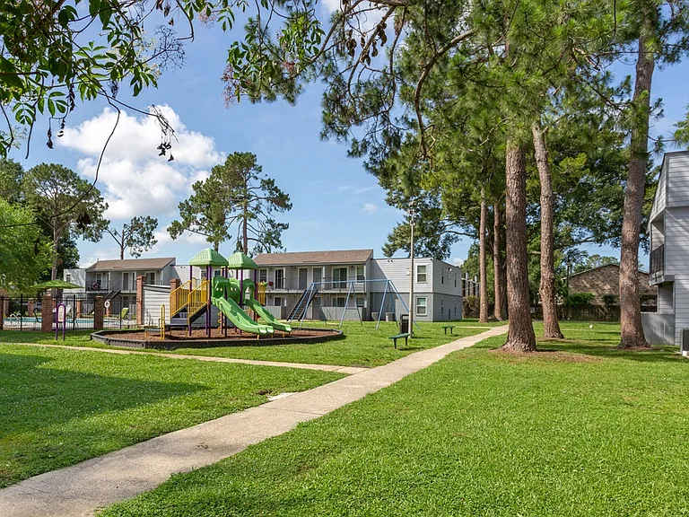 Large Community Courtyards