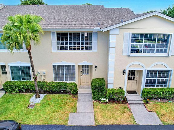 4th image of 220 Foxtail Drive #B