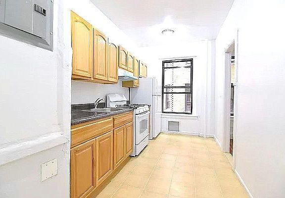 2nd image of 835 W 176th St APT 3B