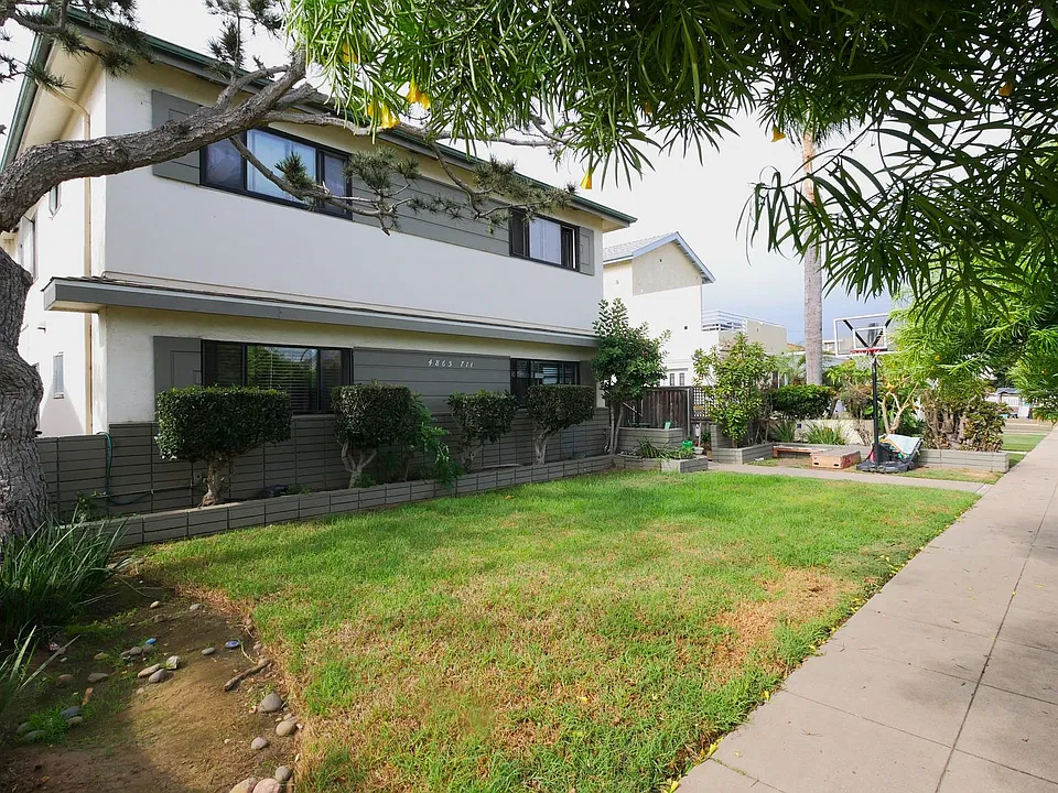 4865-4871 1/2 Del Mar Ave