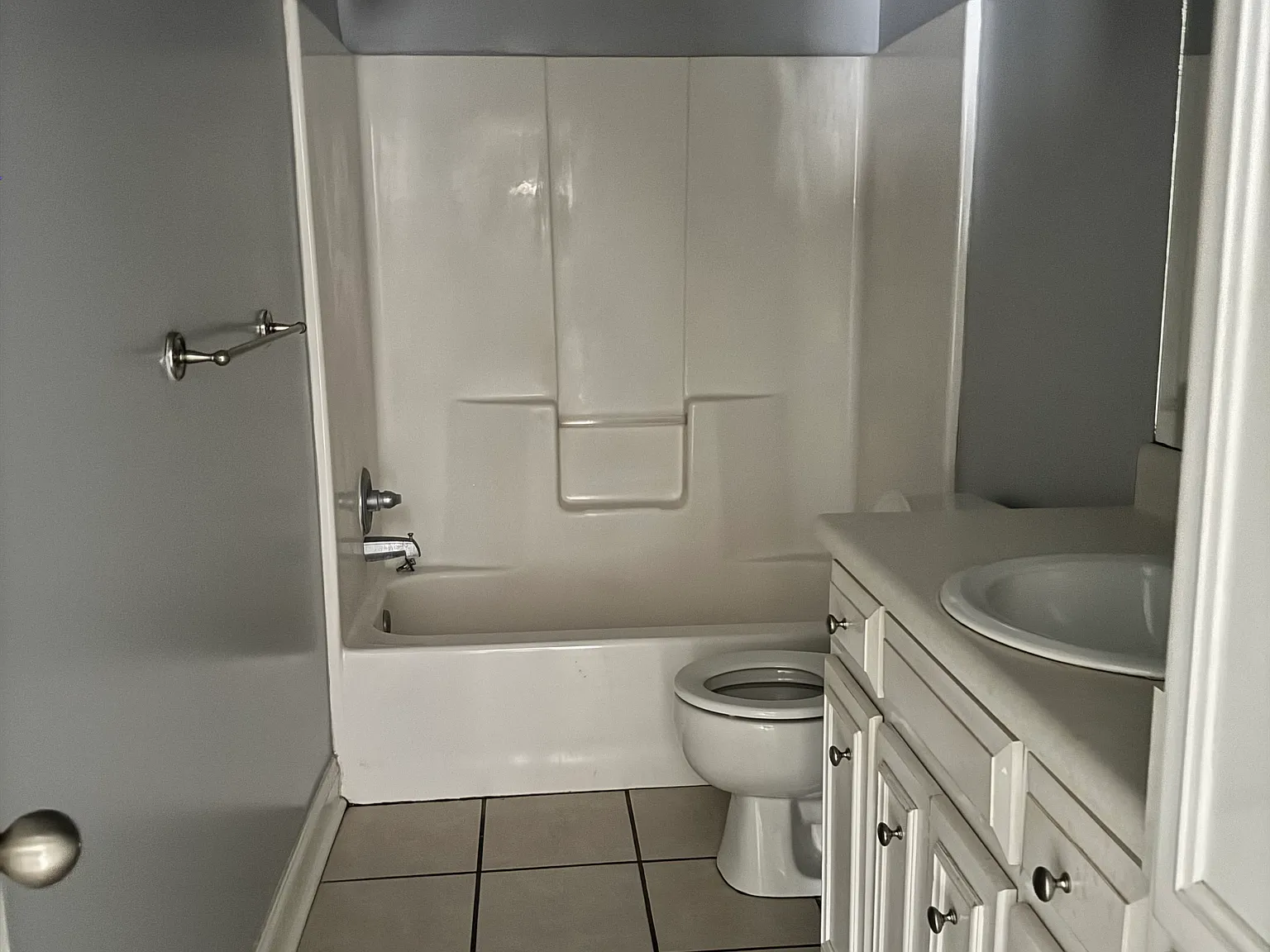 3 bed, 2021 sqft, $2,295 — Photo 3