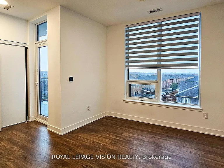 5105 Hurontario St #426 — Photo 7