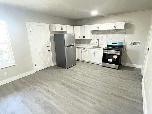 3rd image of 823 E Moreno Ave #1