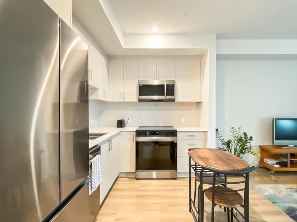 13858 108th Ave #E301, Surrey, BC V3T 0T9