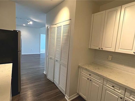 5th image of 255 Evernia St APT 410