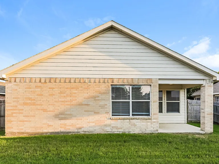 1108 Boxwood Dr — Photo 16