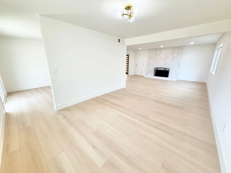 2902 E Winfield Ave — Photo 4