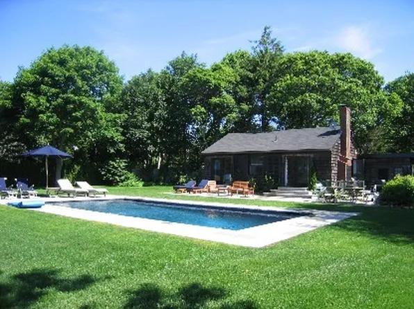 https://photos.zillowstatic.com/fp/2c0f5050f2c8fdecc13c23a69ba1f2f9-p_e.webp