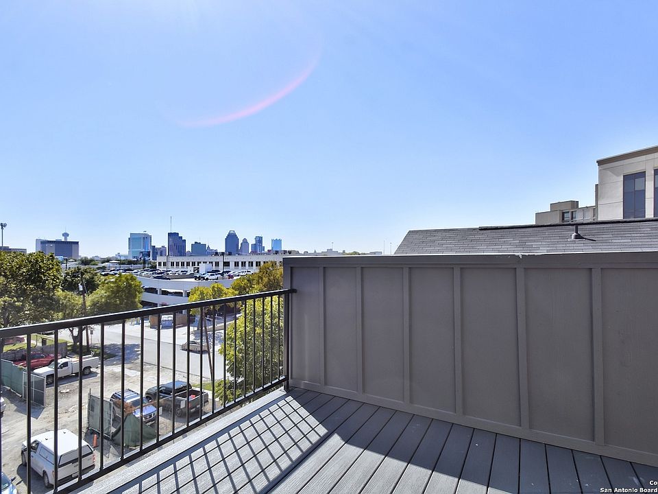 1st image of 406 E LAUREL