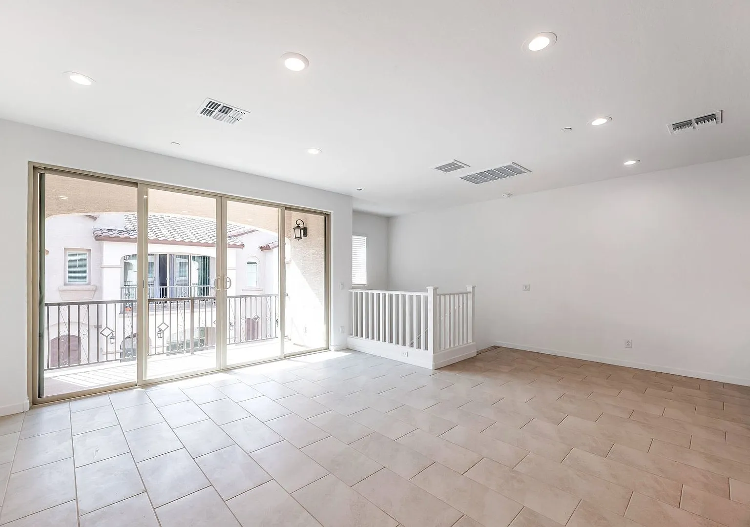 Like New luxurious townhome with 2 Master Suites in Warner Meadows! — Photo 4