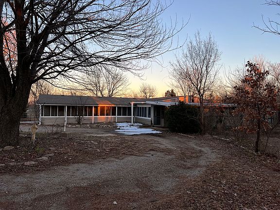 5th image of 22000 Douglas Ave